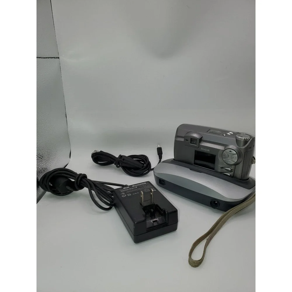 Kodak EasyShare DX4900 Digital Camera 4.0MP Dock and Cables Bundle